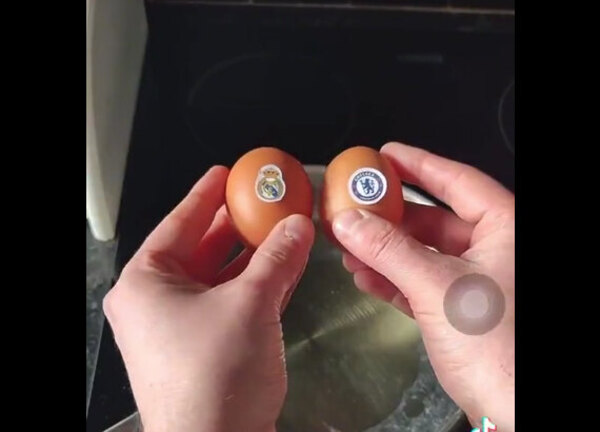 Versus / Viral: Aficionado predice el desenlace de la Champions League ¡con huevos!