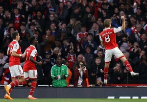 Versus / Arsenal derrota al Chelsea en el derbi y por ahora vuelve a tomar el liderato de la Premier League