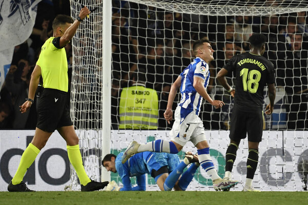 Versus / Real Madrid pierde ante la Real Sociedad y abre la puerta al título del Barcelona