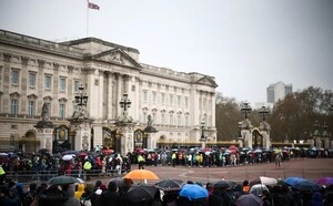 Arrestaron a un hombre que habría arrojado cartuchos de escopeta en el Palacio de Buckingham - Megacadena — Últimas Noticias de Paraguay