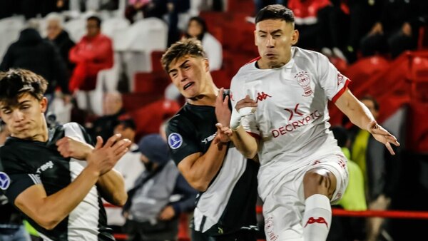 Versus / Buena noticia para Guaraní: Huracán y Danubio empatan en el Grupo B