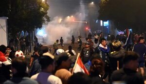 Al menos 51 imputados por disturbios en manifestación frente al TSJE - Policiales - ABC Color