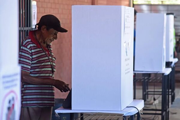 El sistema electoral debe ser corregido, dice apoderado de la Concertación - Política - ABC Color