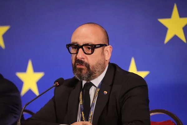 Europarlamentarios lamentan el lento proceso de votación - Política - ABC Color