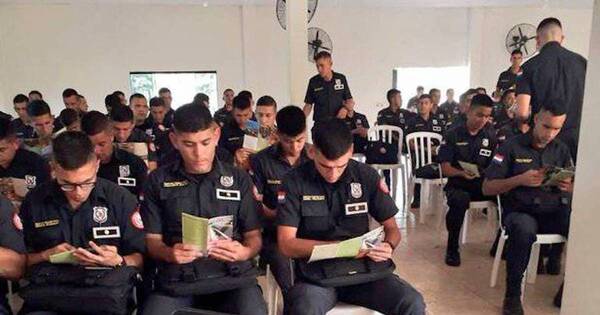 La Nación / Senatur capacitó a 250 policías