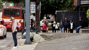 Regulada de buses deja a usuarios en espera de tres horas 