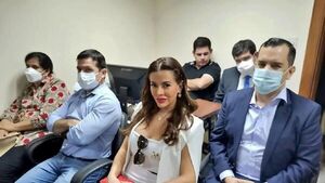 La fiscala Acuña pide sobreseer al senador Friedmann y esposa