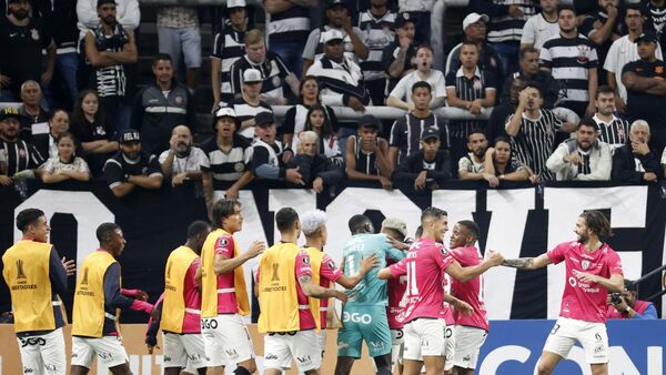 Independiente amarga el regreso de Luxemburgo al Corinthians