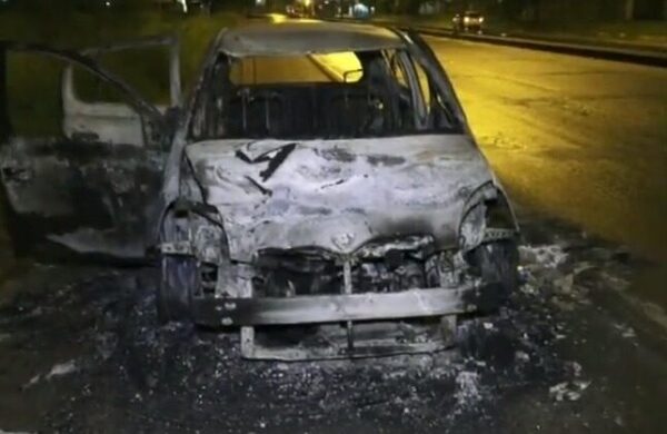 Hincha boliviano fue arrollado, sus amigos quemaron el auto que lo mató - Noticiero Paraguay