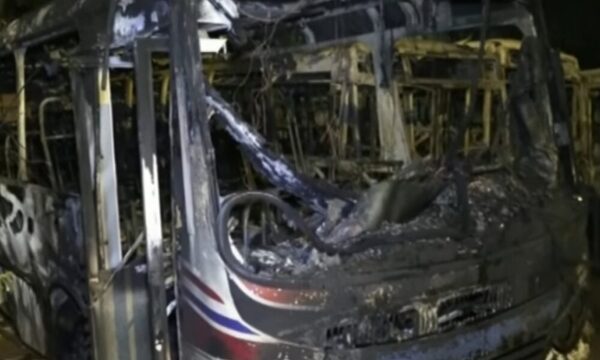 Seis colectivos se incendiaron en Areguá