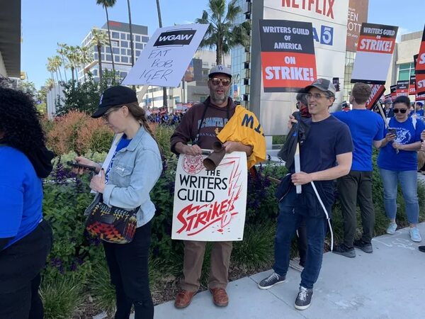 Los guionistas de Hollywood, en huelga: estas son las claves de la protesta - Mundo - ABC Color