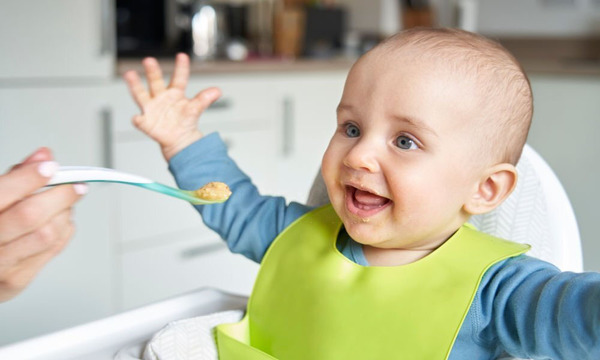 ¿Cómo debe ser la alimentación del bebé de 6 a 11 meses? - OviedoPress