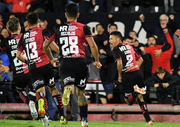 Newell’s vence al Santos sobre la bocina