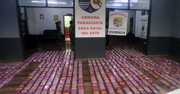 La Nación / Puente de la Amistad: incautan 452 kilos de marihuana en valijera de auto