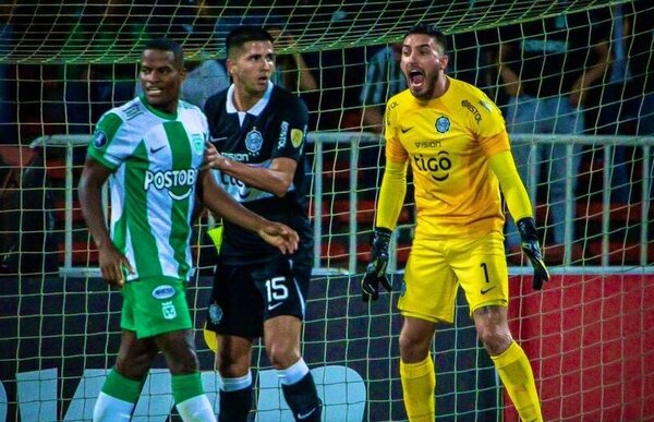 Versus / El "festival" de tapadas de Gastón Olveira, que permitió a Olimpia rescatar un empate en Medellín