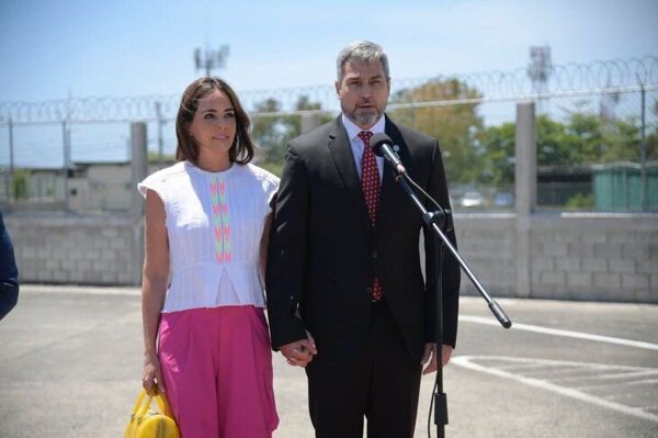 Mario Abdo cancela viaje a Londres y no participará de coronación de Carlos III - Radio Imperio