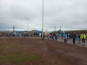 Docentes argentinos bloquean puente Encarnación-Posadas | 1000 Noticias