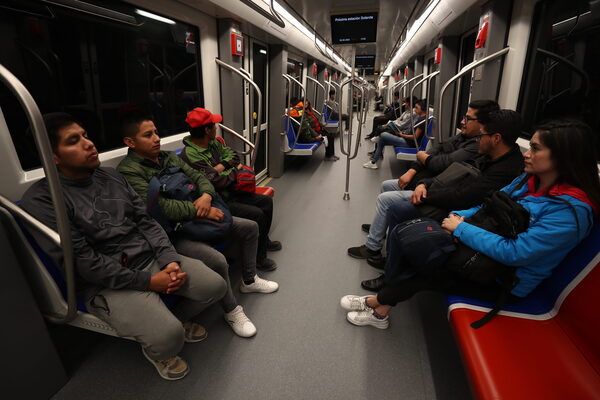 El Metro de Quito llevó más de 25.000 viajeros en el primer día de venta de boletos - MarketData