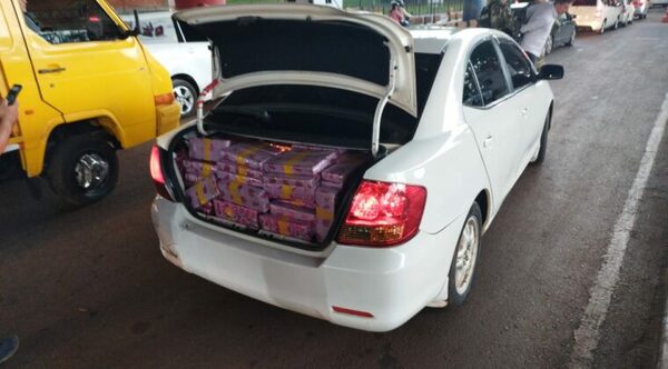 Detienen a conductor que llevaba más de 400 kilos de marihuana con destino a Foz