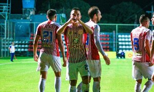 Versus / San Lorenzo despidió a su DT y minutos después presentó al reemplazante