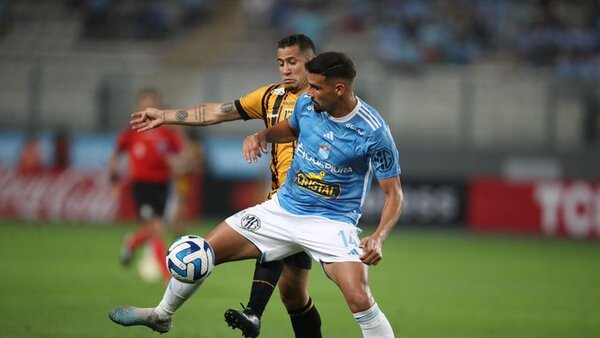 Sporting Cristal vence a The Strongest y sigue vivo