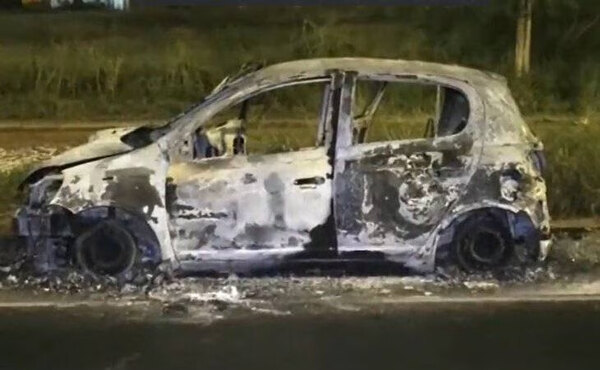 Versus / ¡Hincha del Oriente Petrolero murió arrollado y en venganza quemaron el auto involucrado!