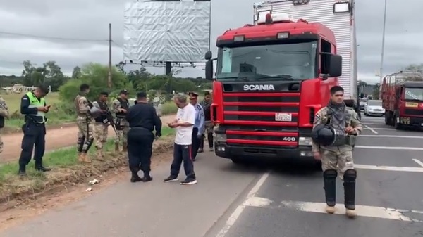Diario HOY | Camión que transporta máquinas de votación a Argentina sufrió desperfecto