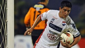 Versus / Cano, el delantero que pasó desapercibido en el fútbol paraguayo y ahora es máximo goleador mundial