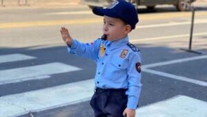 Cumplió tres añitos y pidió que su cumple sea de policía