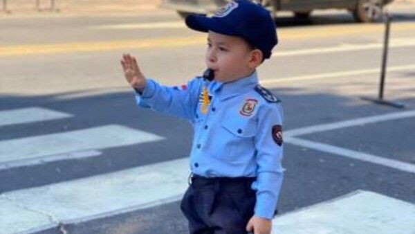 Cumplió tres añitos y pidió que su cumple sea de policía