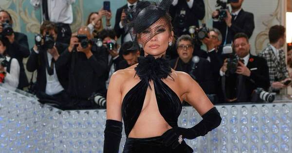 La Nación / Críticos tratan de “poco elegante” a Jennifer López en la Met Gala 2023