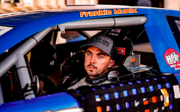 Versus / Reconocido actor de televisión lidera campeonato de automovilismo en Estados Unidos