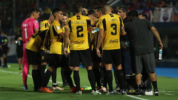 Versus / El futbolista que vuelve a ser convocado en Guaraní después de casi dos meses