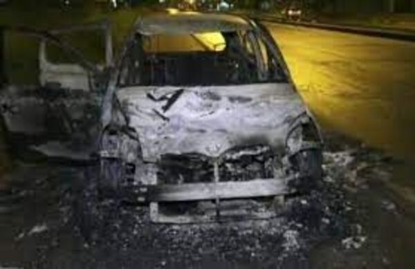Murió hincha boliviano arrollado y en represalia incendiaron un automóvil