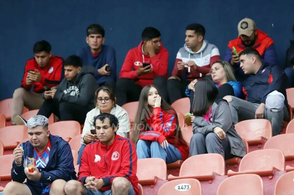 [GALERÍA] Libertadores: El público del Ciclón va llenando La Nueva Olla