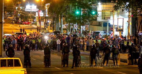 La Nación / Exhortan a empleadores tolerar llegadas tardías tras protestas