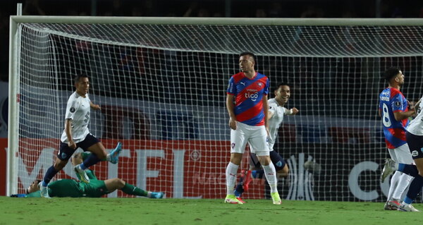 Versus / Papelón copero: Cerro Porteño, desconocido y goleado por Bolívar
