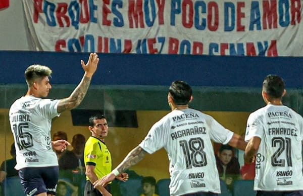 Cerro sufre goleada en casa y se complica