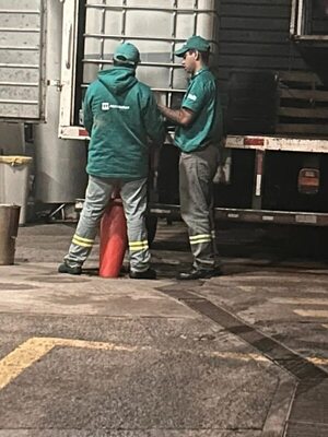 Detectan la descarga indebida de combustible  en tanque de gasolinera - Economía - ABC Color