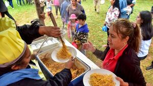 Rezos y karu guasu en celebración del   Día de la Cruz