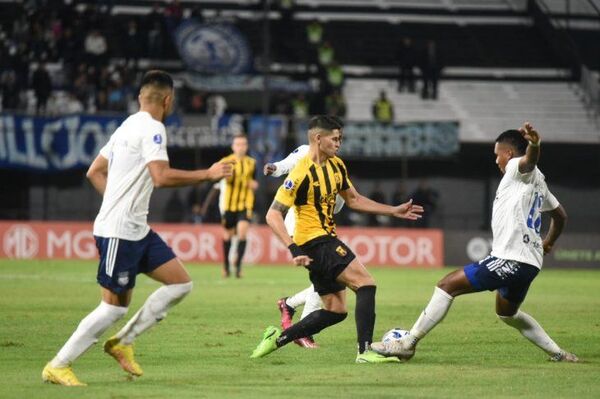 Guaraní deja escapar el liderato en la Sudamericana