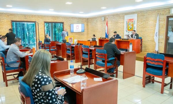 Con alquiler de maquinarias por G. 2.855 millones, Prieto inicia serie de derroches para tapar agujeros