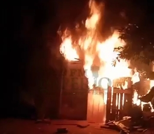 Vivienda ardió en llamas - Radio Imperio