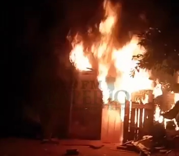 Vivienda ardió en llamas - Radio Imperio