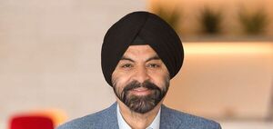 Joe Biden afirma que Ajay Banga, el nuevo presidente del Banco Mundial será un líder "transformador" - Revista PLUS