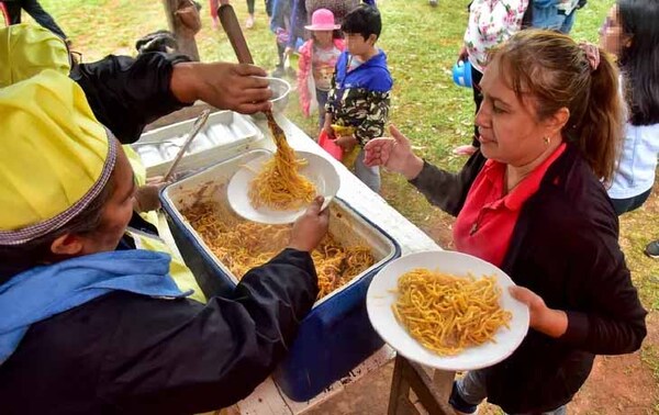 Rezos y karu guasu en celebración del Día de la Cruz – Prensa 5