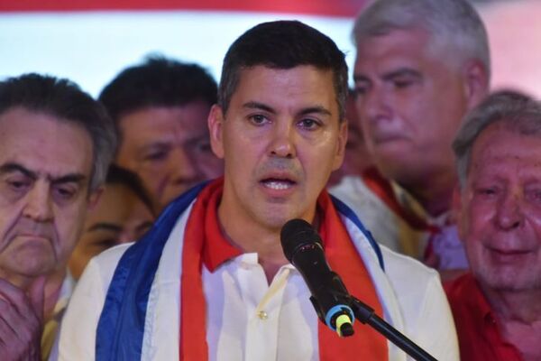 Santiago Peña pide ajustar el Mercosur a "nuevos tiempos"