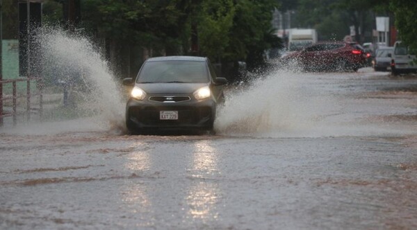 Sistema de tormentas ingresa mañana a nivel país, avisa Meteorología