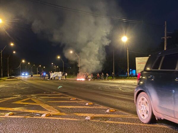 TRES DETENIDOS POR CIERRE DE RUTA E INCAUTARON TRES MOTOS