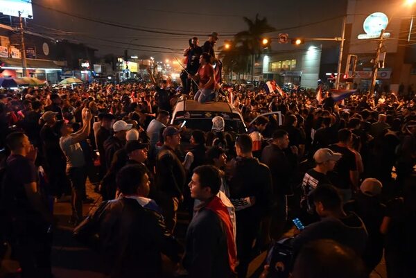 Disturbios y actos vandálicos en zona del TSJE dejan 150 imputados - Política - ABC Color